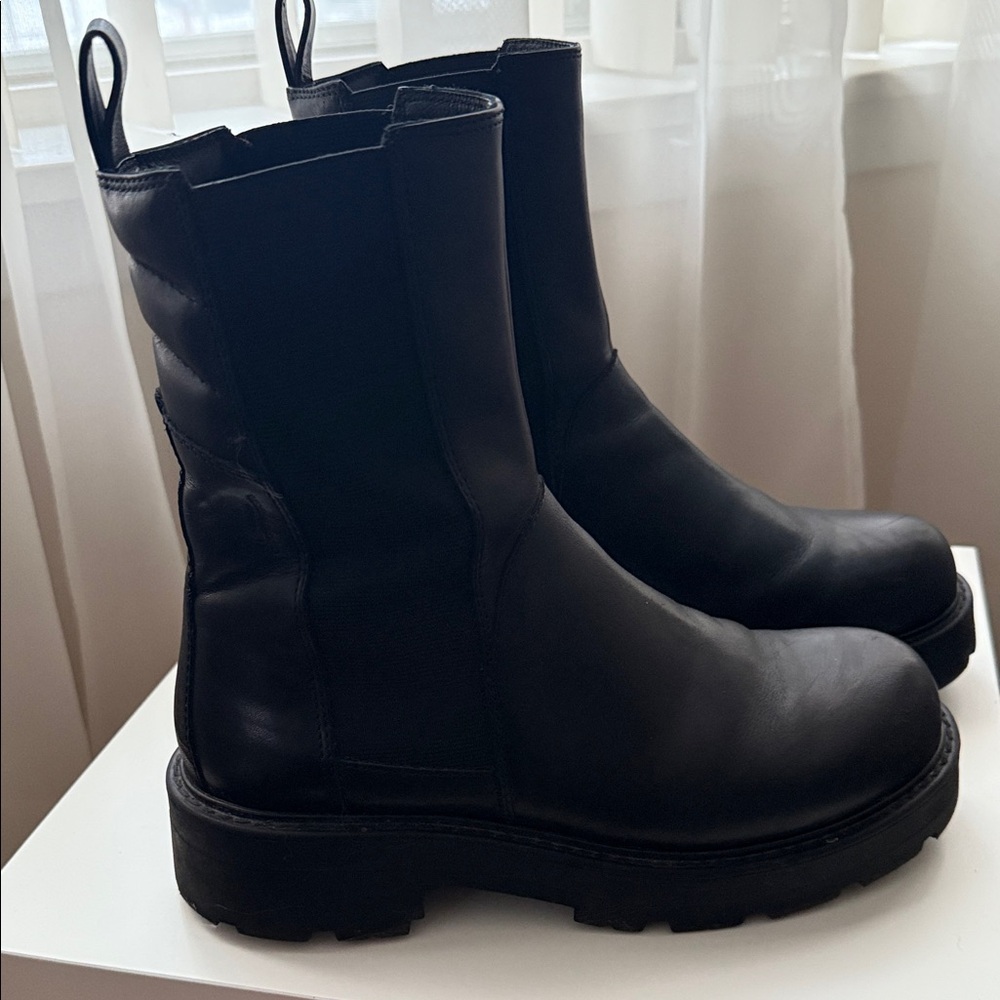 Black Boots
